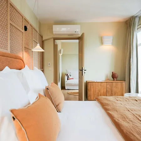 Les Baigneuses De Hotel
