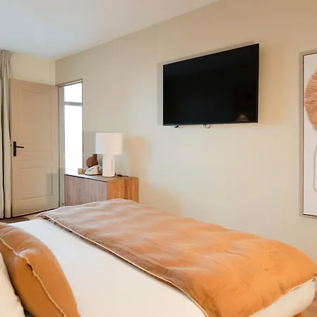 Les Baigneuses De Hotel 3*