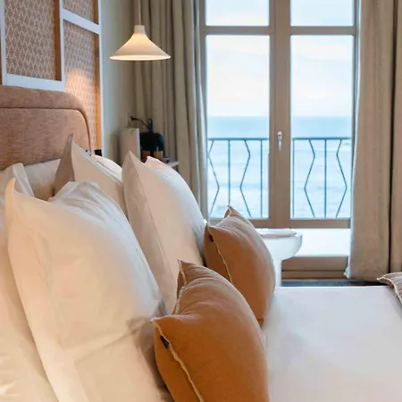 Les Baigneuses De Hotel Biarritz
