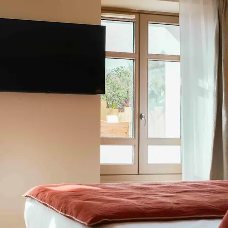Les Baigneuses De Hotel