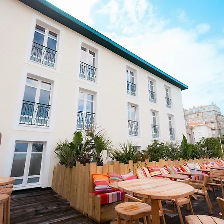 Les Baigneuses De Hotel